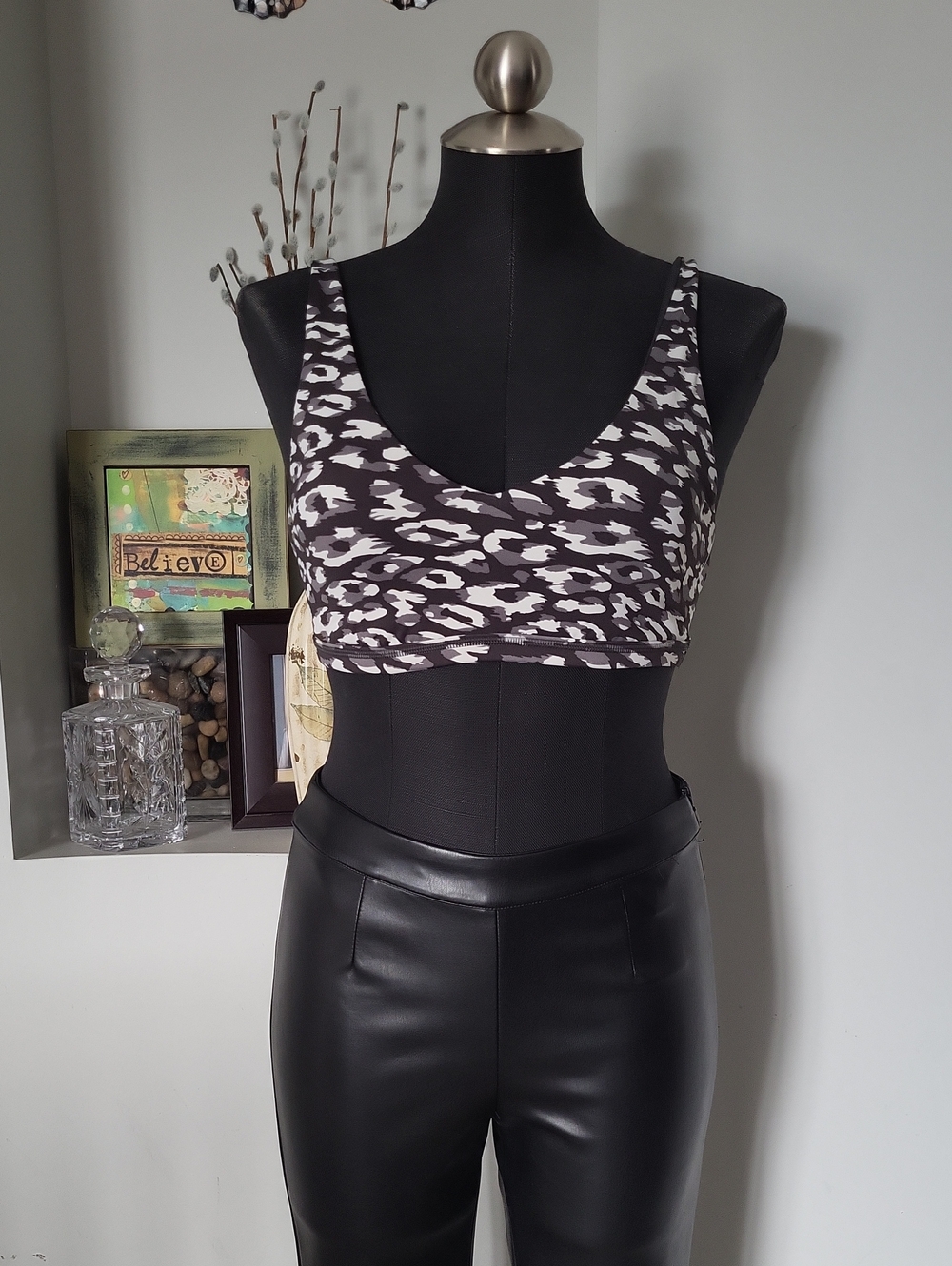 OFFLINE By Aerie Goals Plunge Sports Bra Leopard Print Crop Size Small